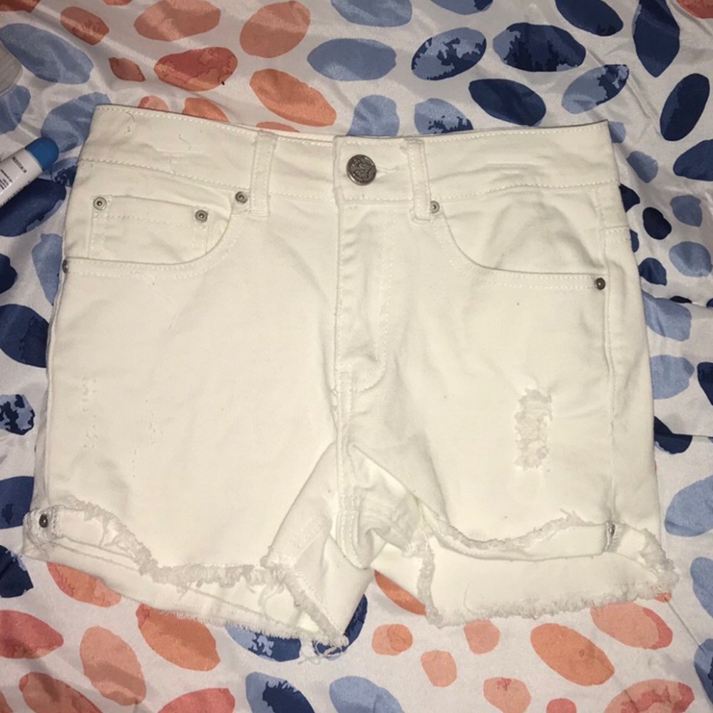 CUTE WHITE SHORTS